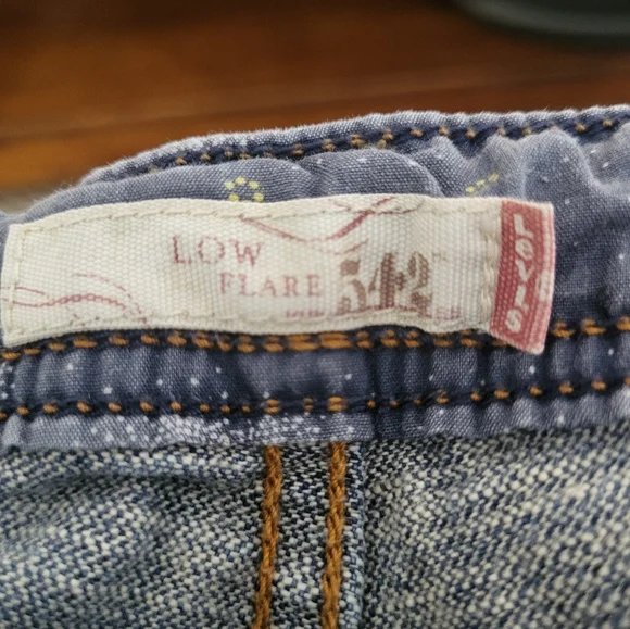 Levi's Women's Classic Denim Jeans 542 - Picture 7 of 7